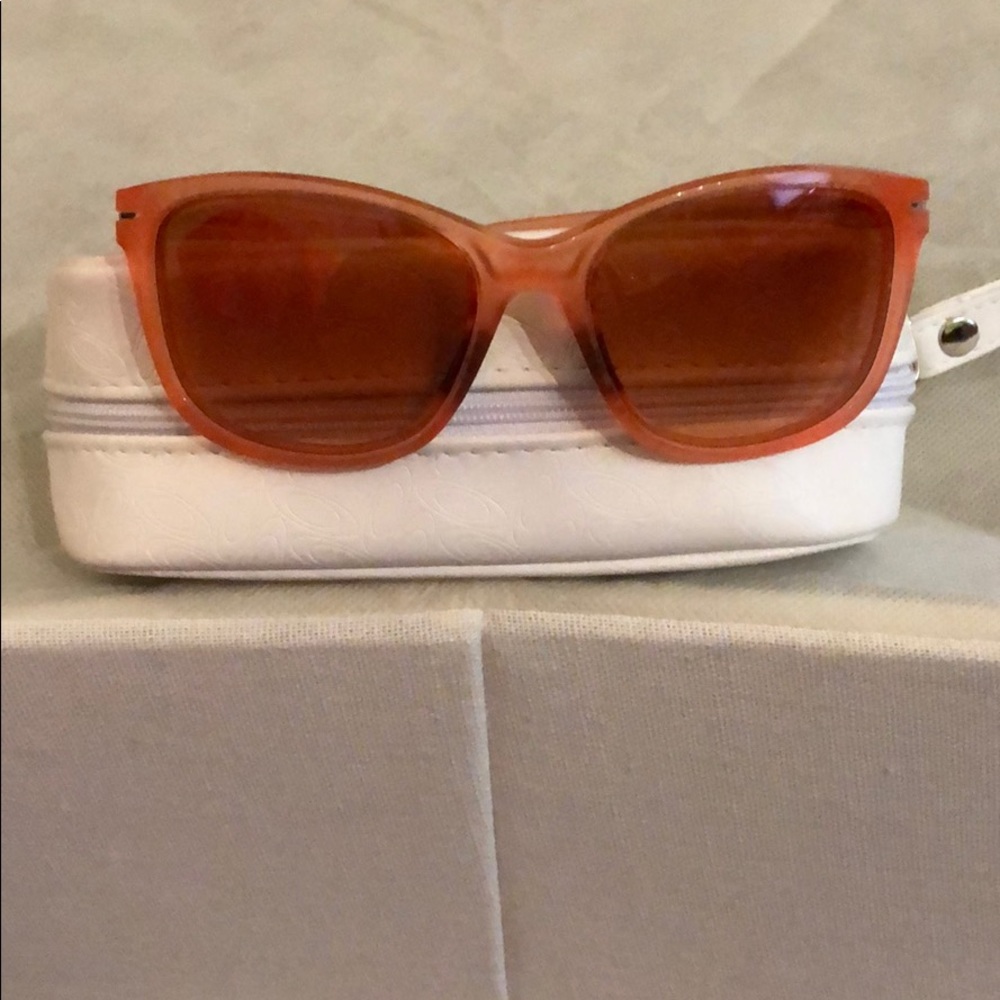 Gentle used Oakley sunglasses. Like new